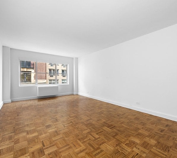 Spacious Studio Midtown East