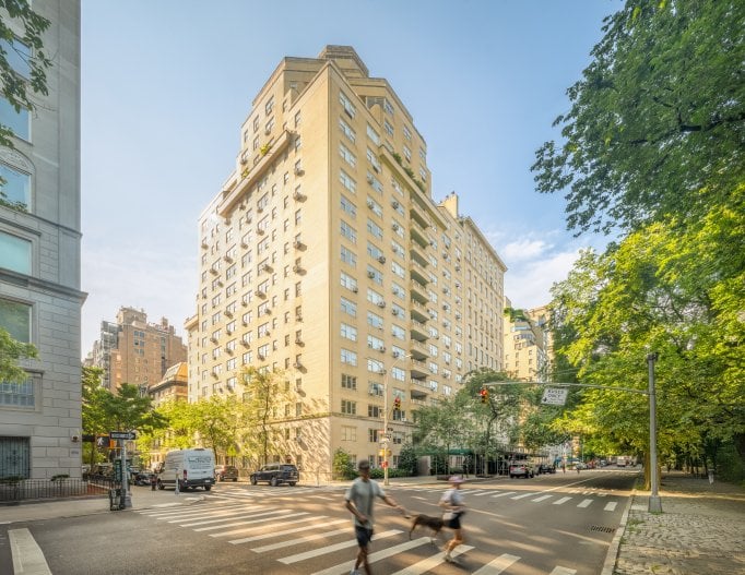 945 Fifth Avenue Exterior