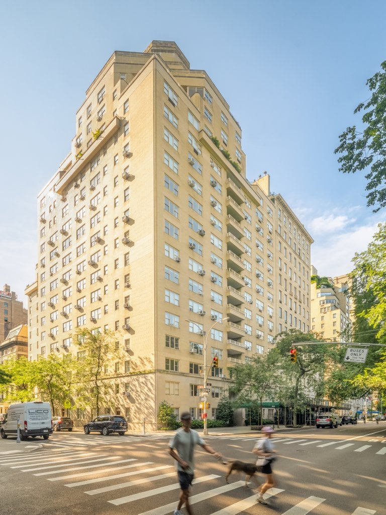 945 Fifth Avenue Exterior