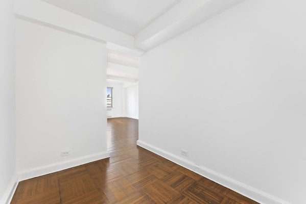 An empty foyer in an NYC apartment rental