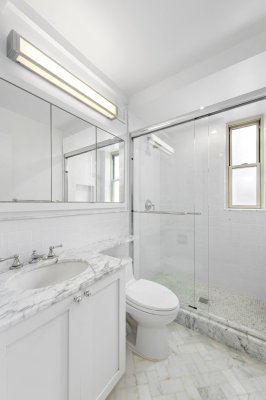 Luxury Renovated Bathroom Oasis