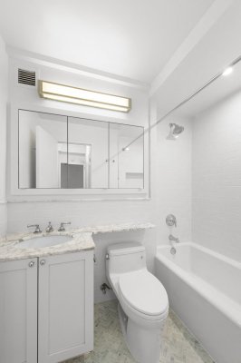 Luxury Renovated Bathroom Oasis