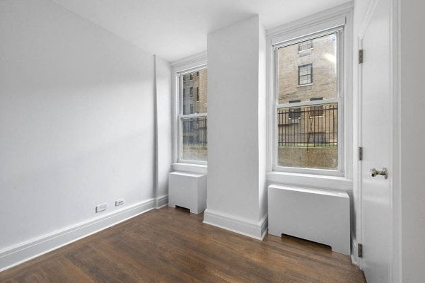 UES Luxury Rental Livingroom Backyard Private Terrace