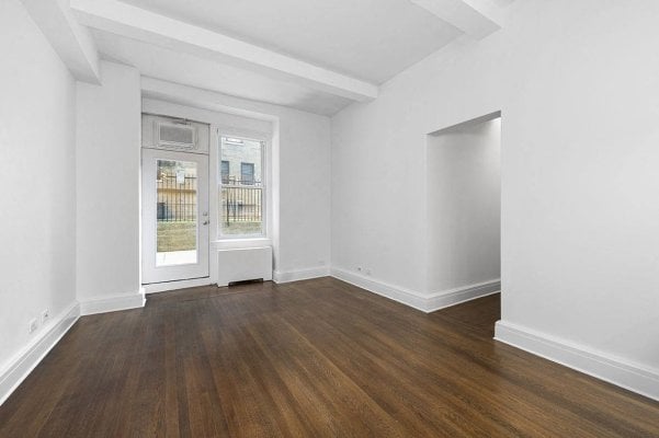 Upper East Side Luxury Rental Livingroom Backyard Private Terrace
