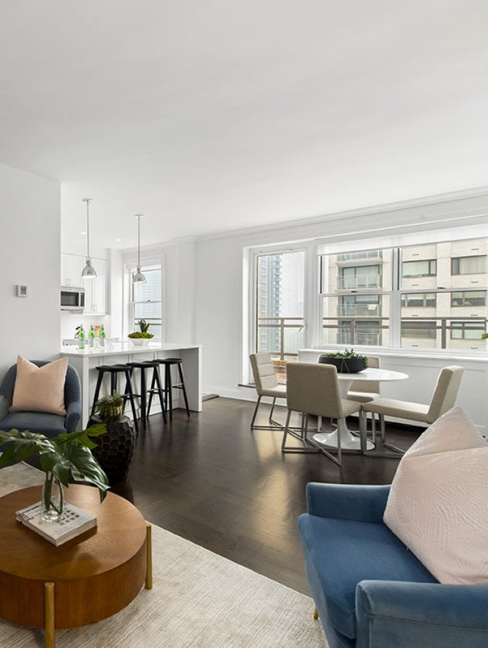 300E57 - Living Room