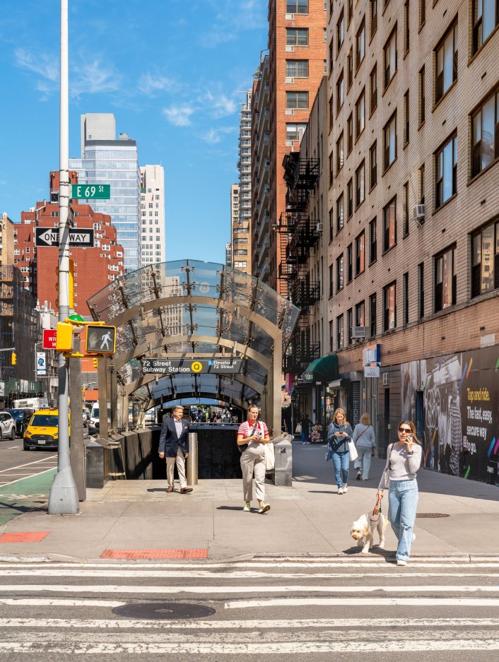 Street entrance to 72nd Avenue Subway in New York City